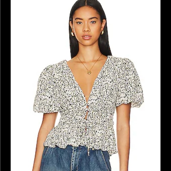 Astr Tops - ASTR The Label Alexis Top in Multiple Floral Size M Tie Front Hook Closure